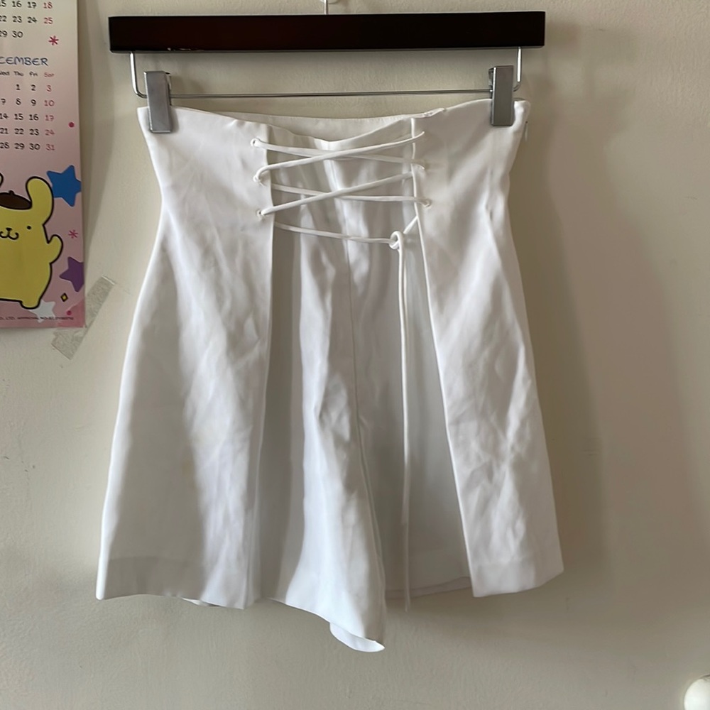 Aritzia Jessamyn White Short size 0